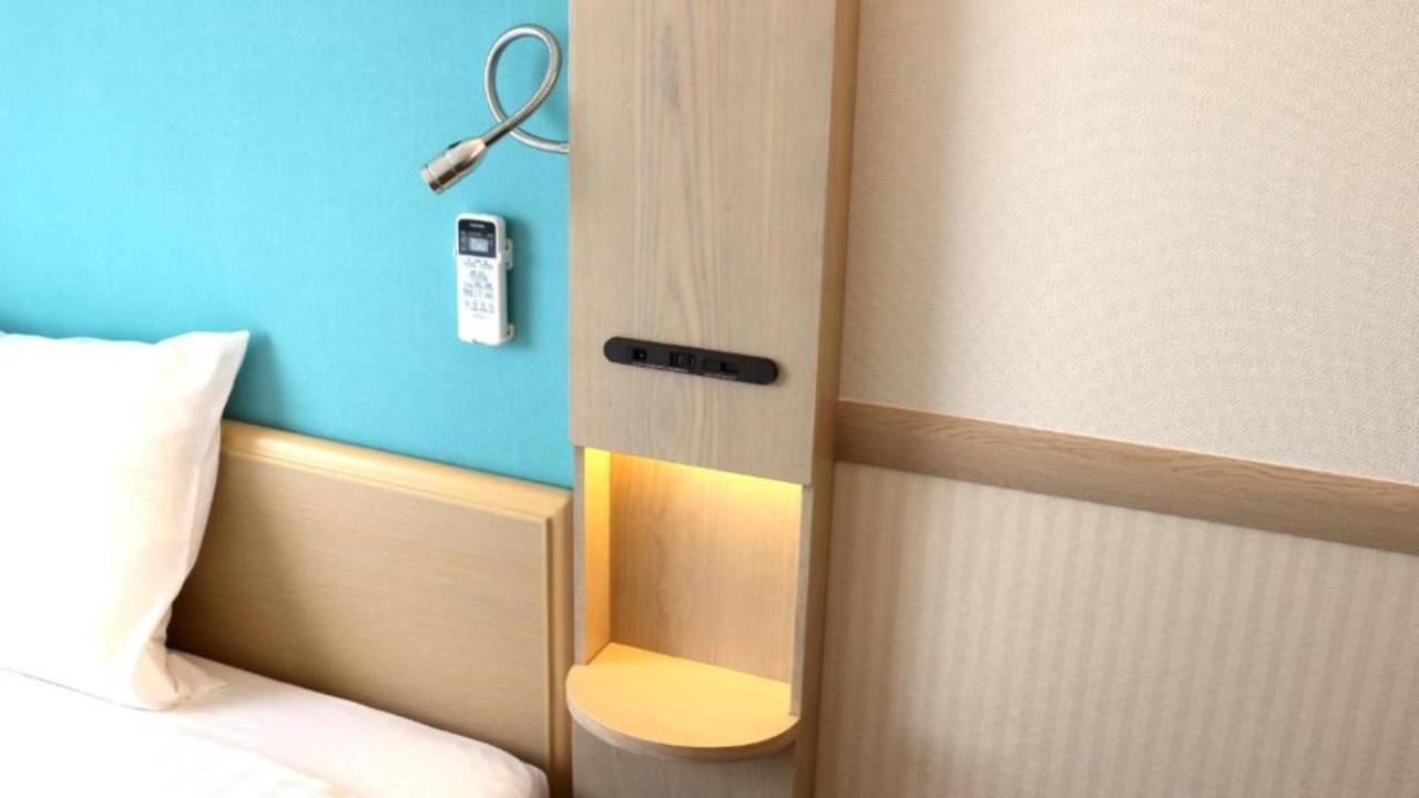 Toyoko Inn Yokohama Shiei-Chikatetsu Center Minami-Eki Extérieur photo
